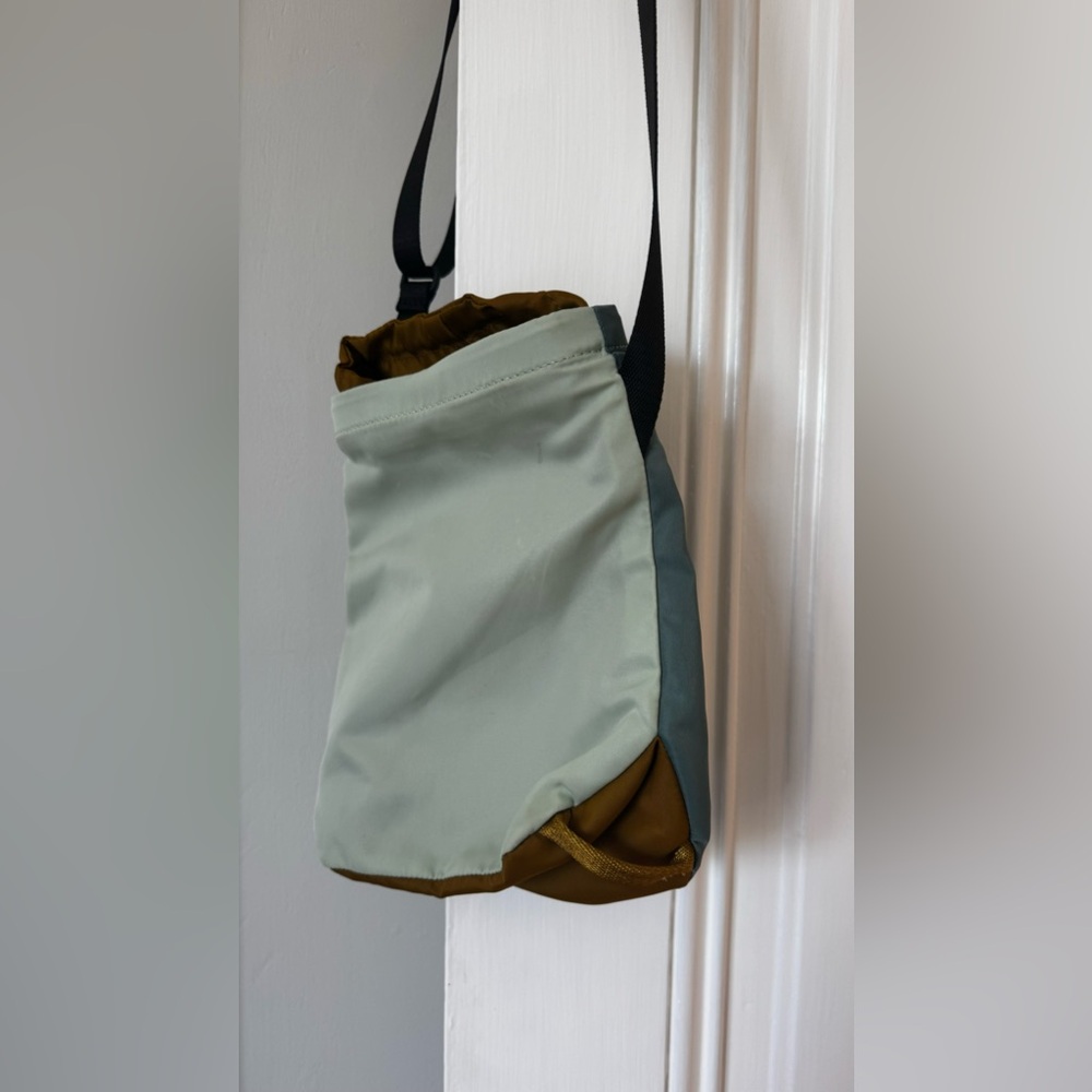Lululemon Waterbottle Crossbody Bag - Teal, Mint, Bronze Green